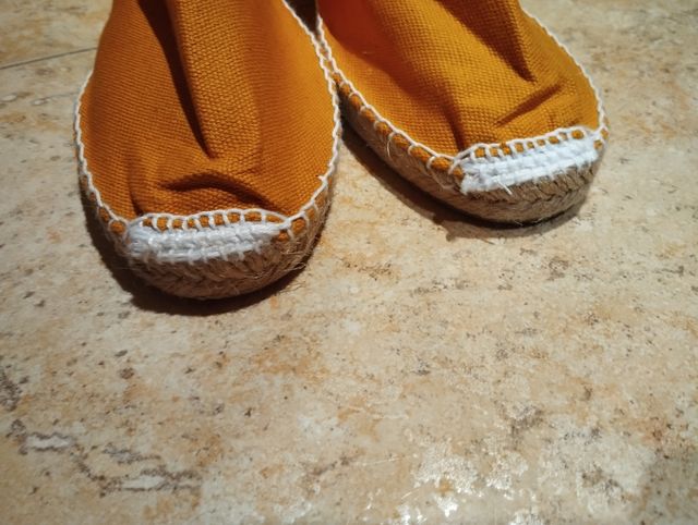 Alpargatas planas mostaza