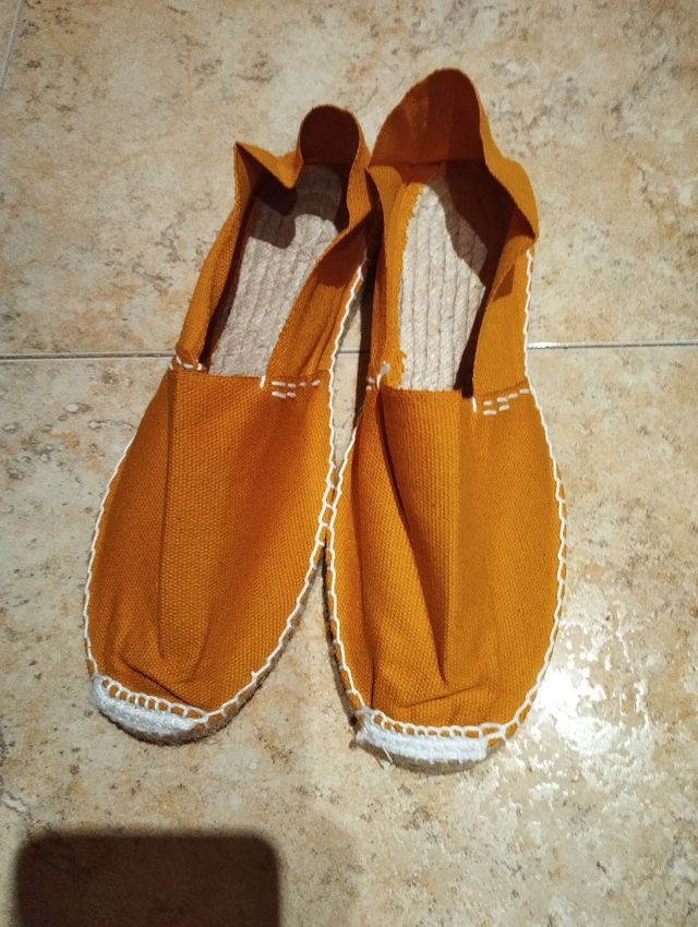 Alpargatas planas mostaza