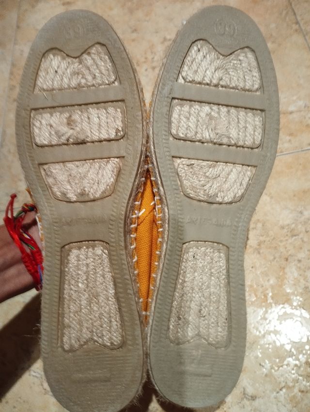 Alpargatas planas mostaza