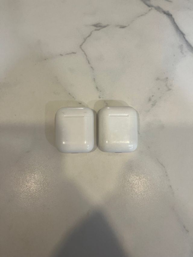 AirPods Apple blancos + caja de repuesto