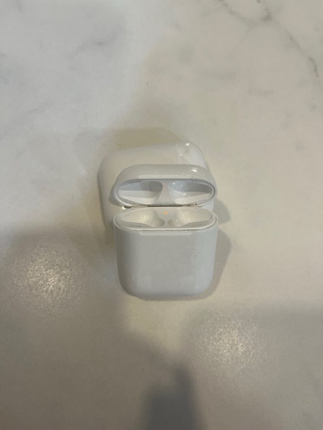 AirPods Apple blancos + caja de repuesto