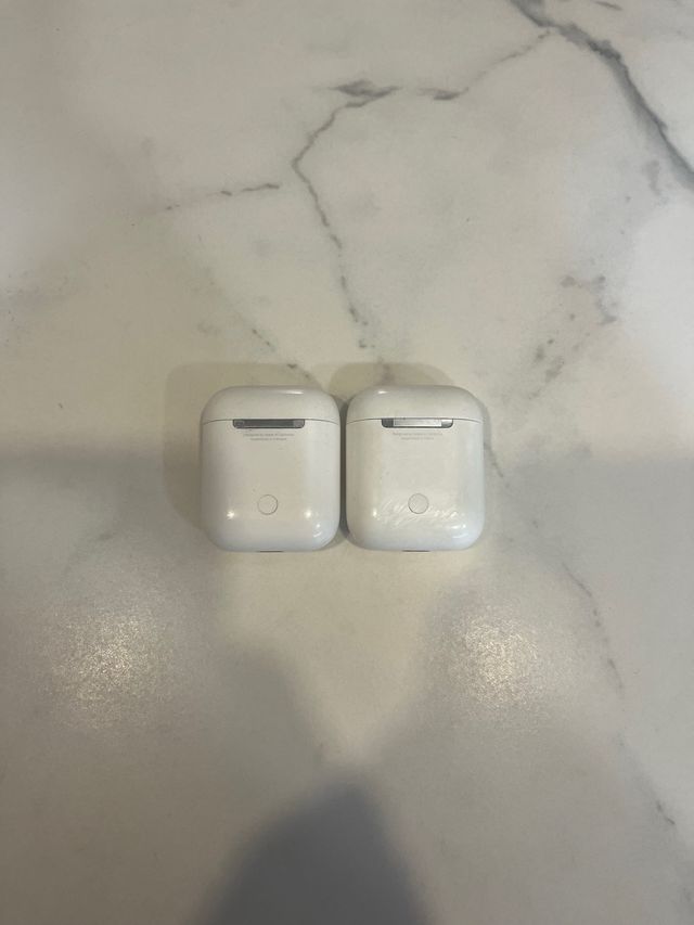 AirPods Apple blancos + caja de repuesto