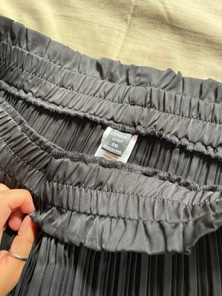 Pantaloni neri a pieghe