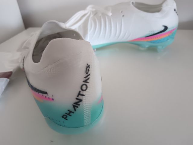 Nike Phantom Luna Elite FG PRO 

 42 Chuteiras