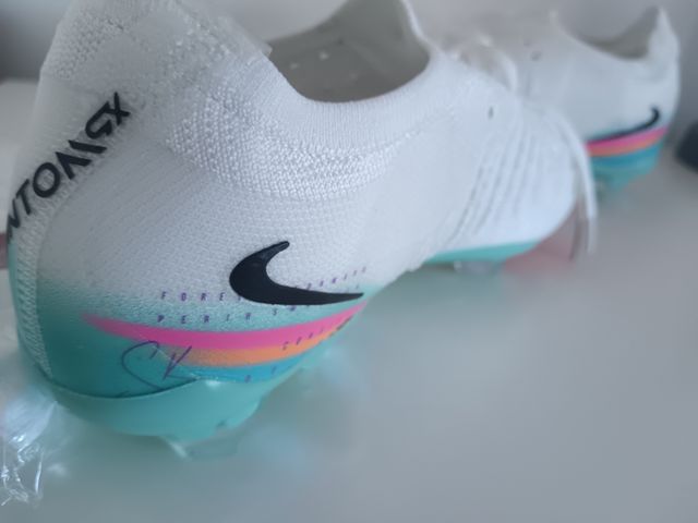 Nike Phantom Luna Elite FG PRO 

 42 Chuteiras