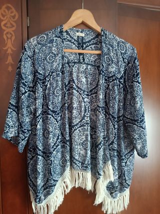 Chaqueta boho azul y blanca