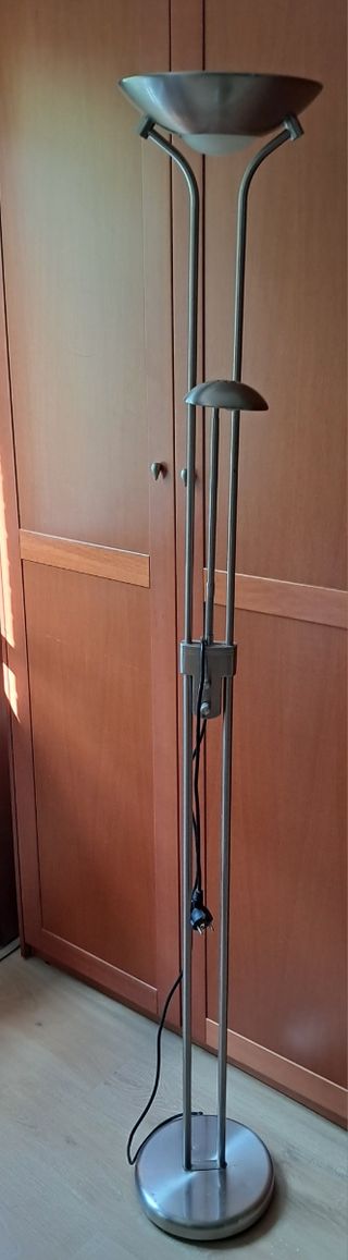 Lampara de pie metalica