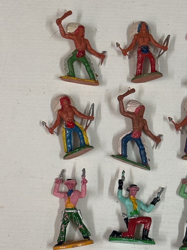 Liquidazione di figure Sotorres di indiani e cowboy