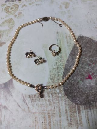 Joyas Majorica: Collar y juego, anillo adaptable.
