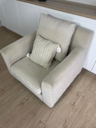 Sillón beige de tela