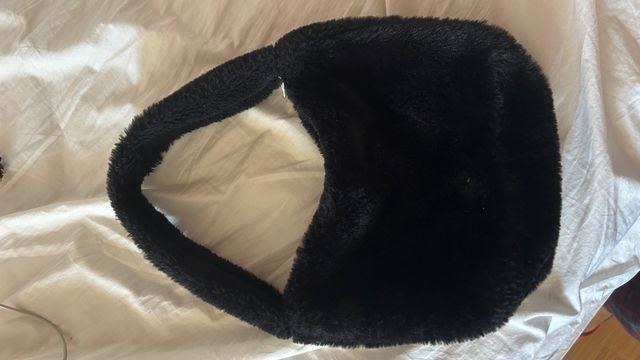 Bolso negro peluche de Shein