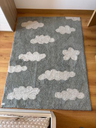 Alfombra infantil nubes gris