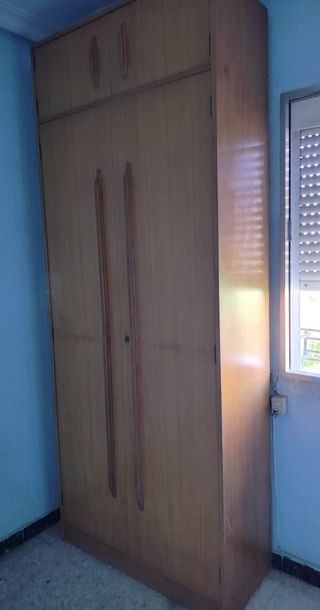  Se regala Armario madera 2 puertas