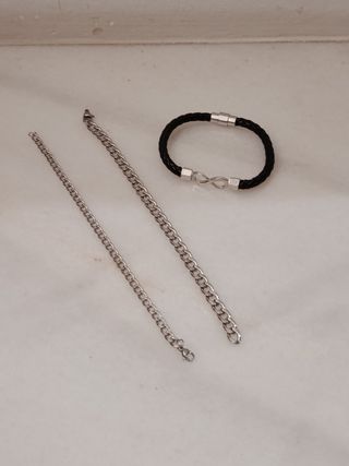Pulseras hombre: 2 plata, 1 negra