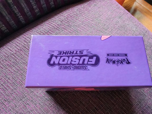 Caja Pokémon Fusion Strike Mewtwo