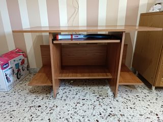Scrivania in legno marrone