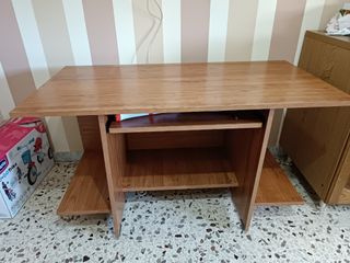 Scrivania in legno marrone