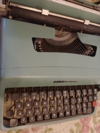 Olivetti Lettera 32: Máquina de escribir