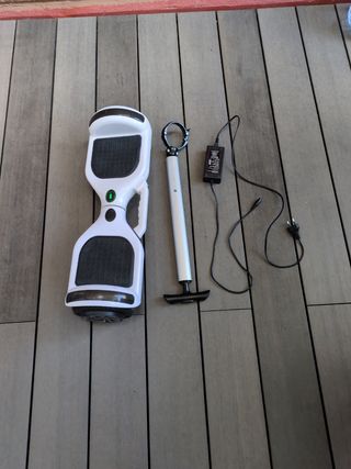 Hoverboard + Manillar + Cargador + Bluetooth.
