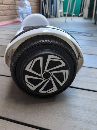 Hoverboard + Manillar + Cargador + Bluetooth.