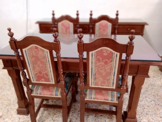 Aparador Salón Madera Maciza, Mesa y 4 Sillas