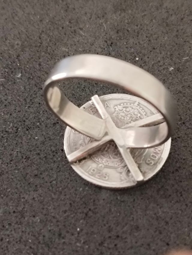Anillo con moneda de plata