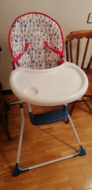 Trona bebé plegable con mesa. 