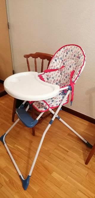 Trona bebé plegable con mesa. 