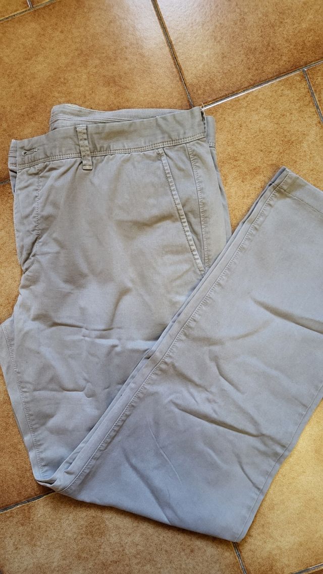 Pantaloni chino sabbia