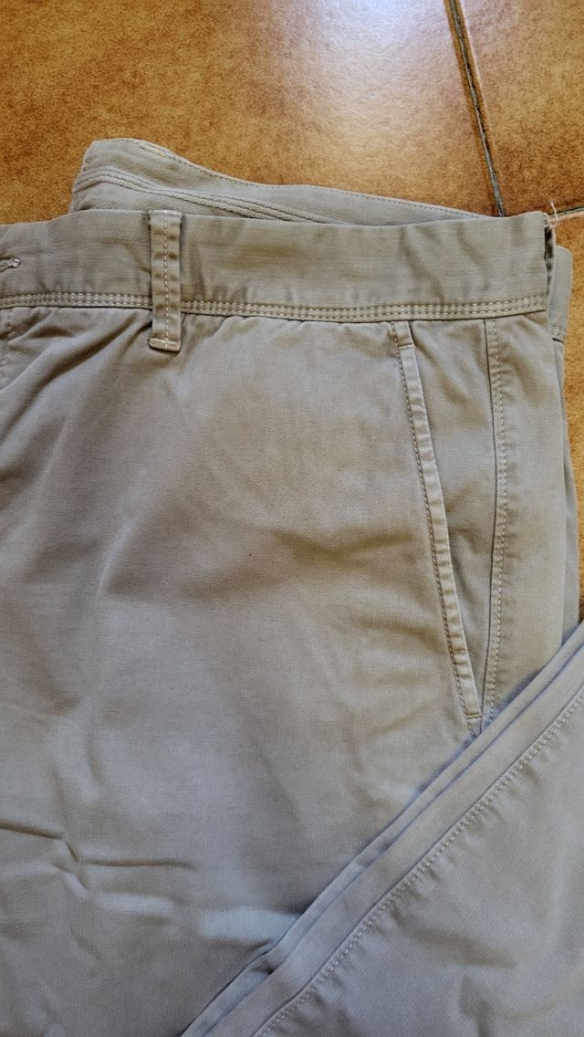 Pantaloni chino sabbia