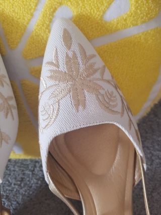 Zapatos mules mujer crema-marrón,talla 40.