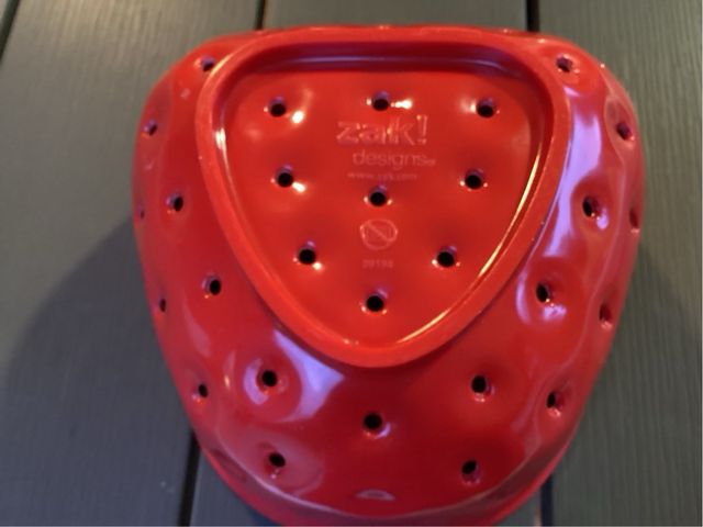 Escurridor fresa rojo - verde. 14 cm diámetro.