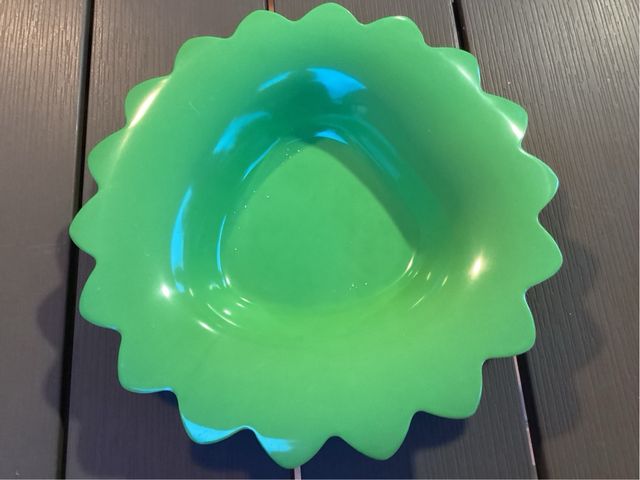 Escurridor fresa rojo - verde. 14 cm diámetro.