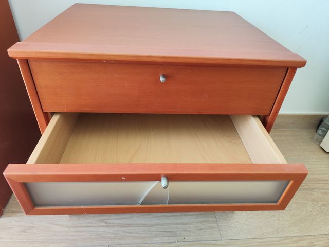 Mesita noche 3 cajones - Madera