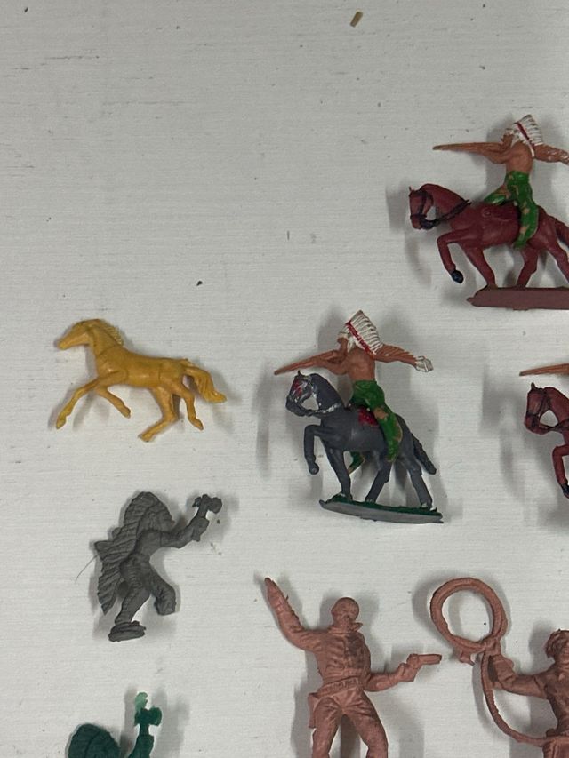 Figure di indiani e cowboy di Sotorres