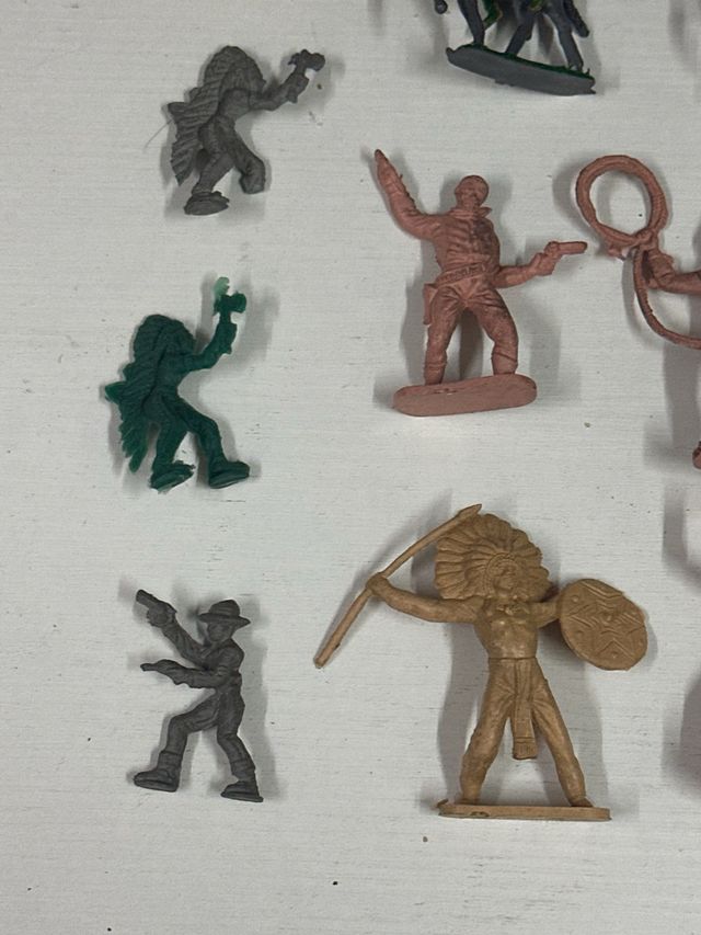Figure di indiani e cowboy di Sotorres