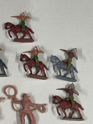 Figuras Sotorres de Indios y vaqueros