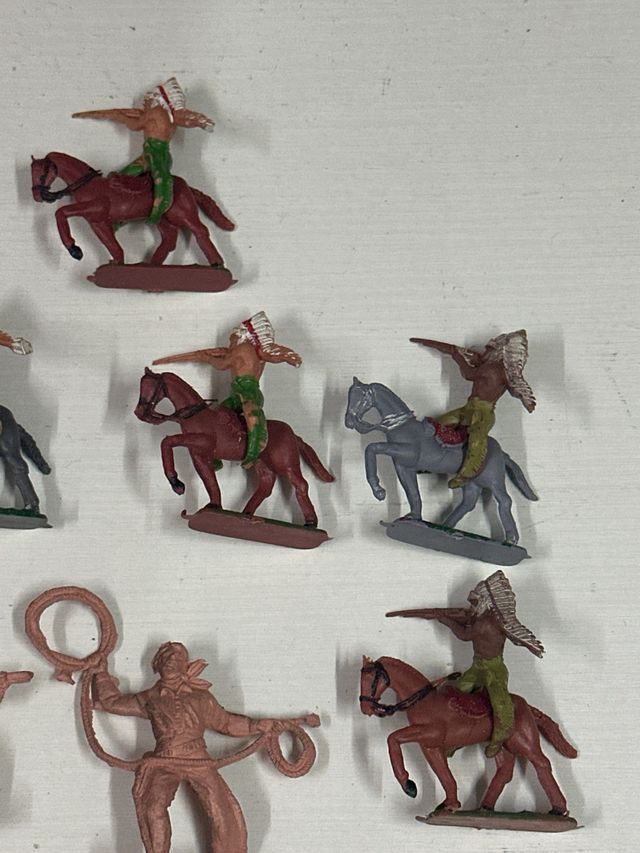 Figure di indiani e cowboy di Sotorres