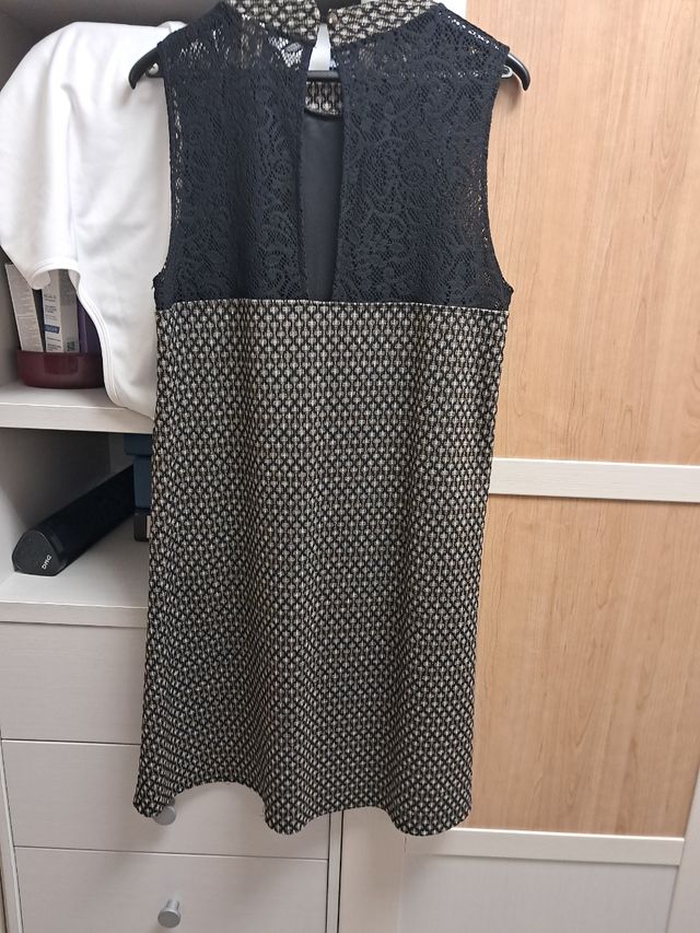 Vestido negro y beige con encaje