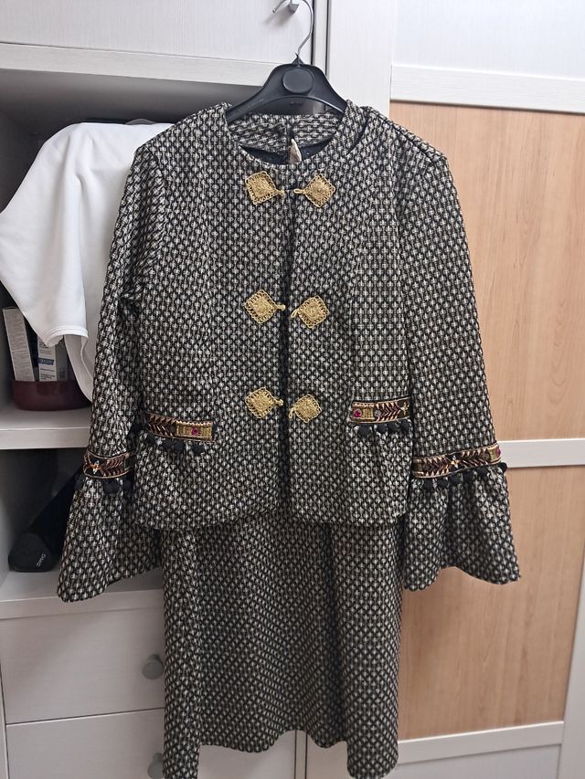 Vestido negro y beige con encaje