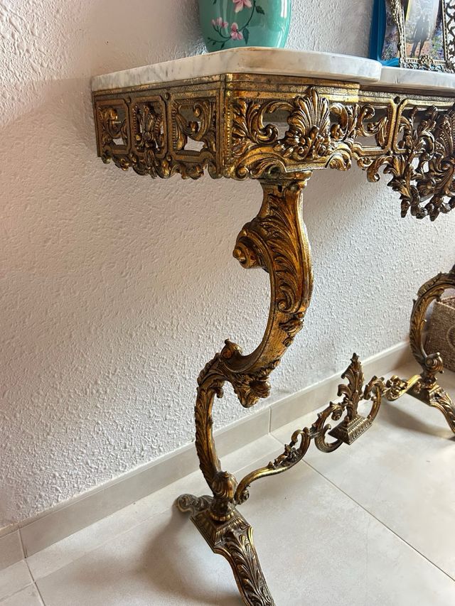 Mesa consola mármol-metal dorada