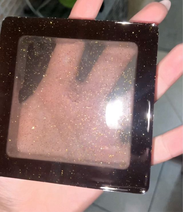 Posacenere nero e oro