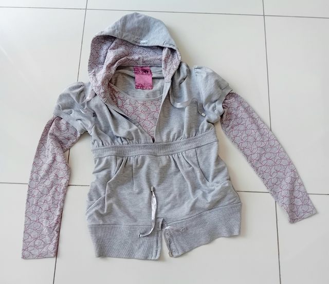 Felpa con cappuccio grigia e rosa