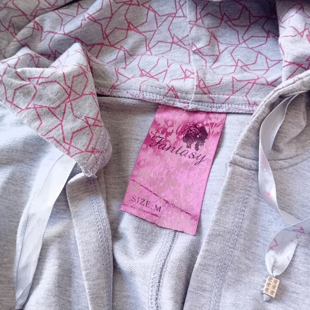 Felpa con cappuccio grigia e rosa