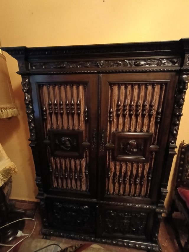 Salón - despacho castellano tallado a mano de 1910