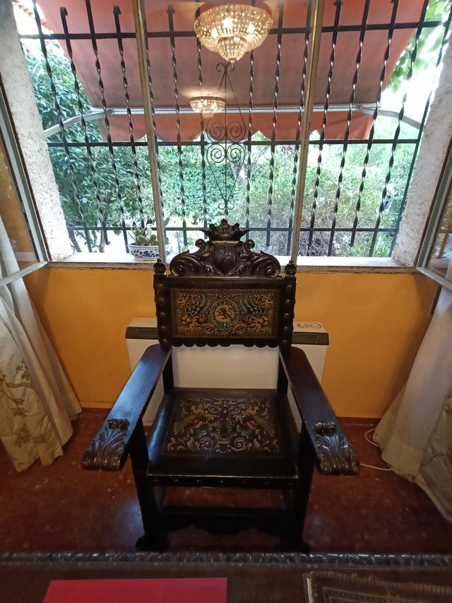 Salón - despacho castellano tallado a mano de 1910