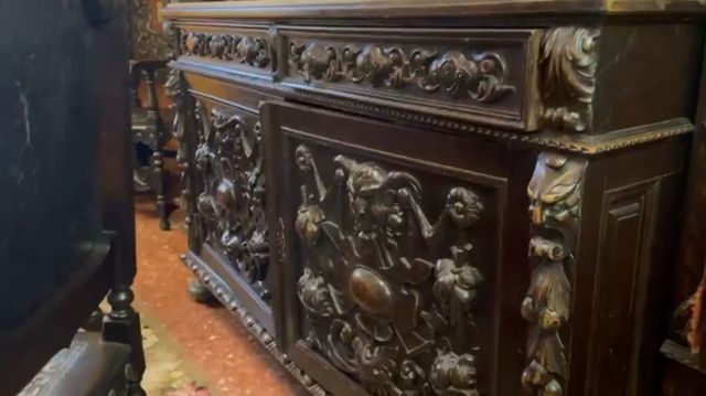 Salón - despacho castellano tallado a mano de 1910