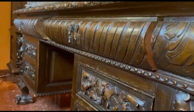 Salón - despacho castellano tallado a mano de 1910