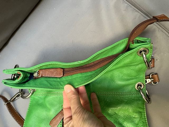 Bolso bandolera piel verde artesanía italiana
