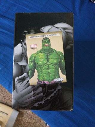 Figuras Hulk y Lobezno + garras ajustables. 